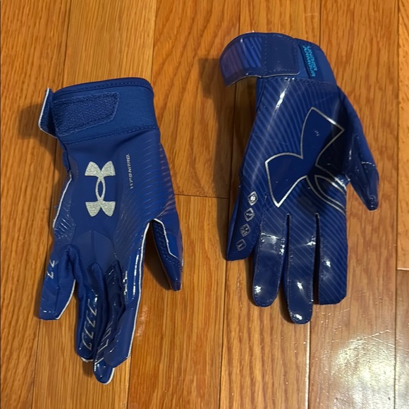 Under Armour Other - Under Armour Blue youth football Gloves